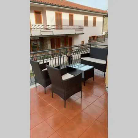 Bilocale Con Terrazza
