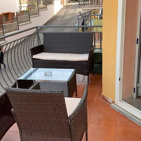 Bilocale Con Terrazza